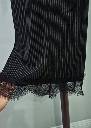 Fabrika Marka 36 beden Siyah Çizgili Dantelli Elbise - Görsel 3