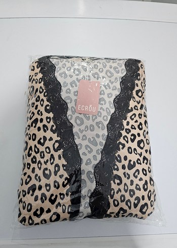 Leopar Desenli Kadın Sabahlık ve Pijama Takımı - Görsel 2