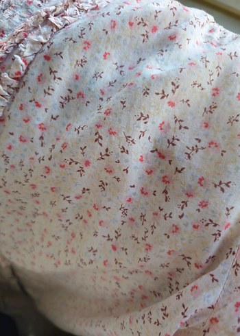 Düğmeli Pembe Çiçekli Bluz - Görsel 6