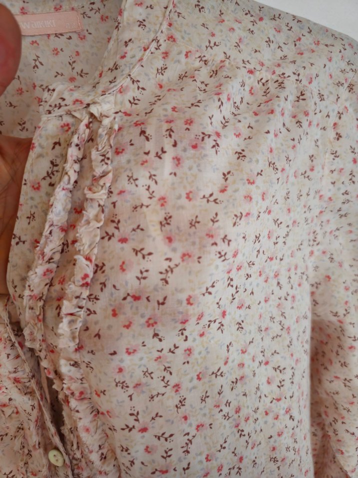 Düğmeli Pembe Çiçekli Bluz - Görsel 4