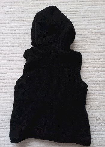 Kız Çocuk Siyah Kapüşonlu Örgü Yelek - Görsel 2