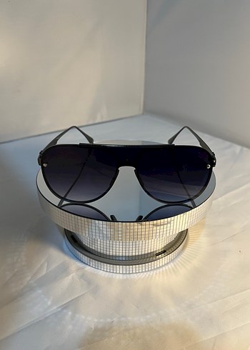 Minimalist Siyah Transparan Güneş Gözlüğü - Görsel 4