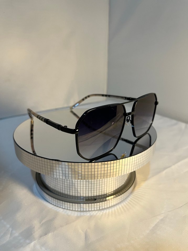 Gri Transparan Güneş Gözlüğü - Görsel 3