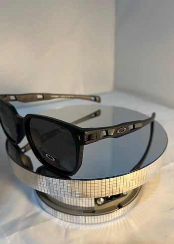 Oakley Siyah Gri Polarize Erkek Güneş Gözlüğü - Görsel 2