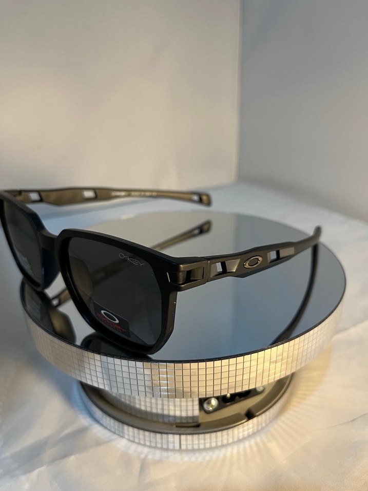 Oakley Siyah Gri Polarize Erkek Güneş Gözlüğü - Görsel 2