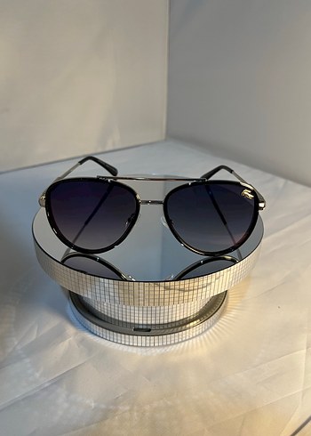 Şeffaf Gri Güneş Gözlüğü - Görsel 4