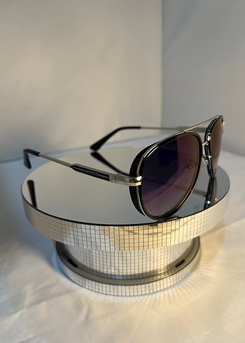 Şeffaf Gri Güneş Gözlüğü - Görsel 3