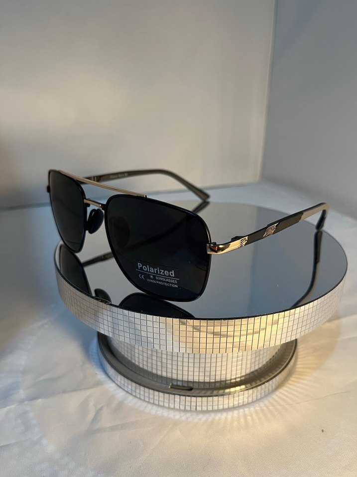 Siyah Parlak Polarize Güneş Gözlüğü - Görsel 2