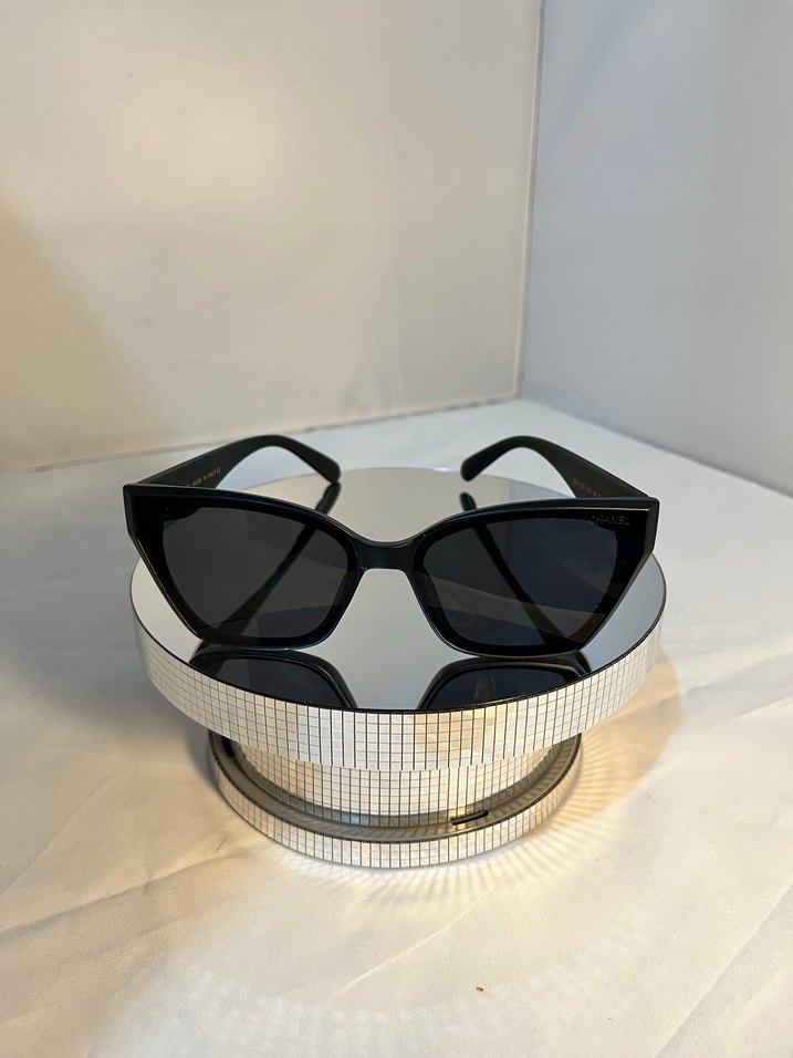 Siyah Kadın Güneş Gözlüğü - Görsel 4