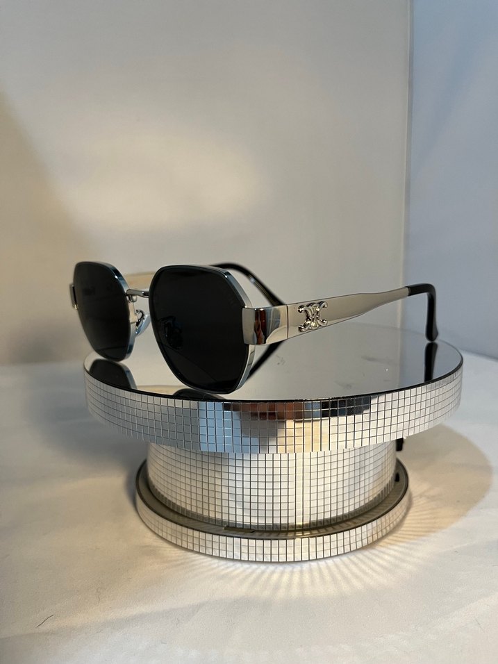 Klasik Zarif Gri Tokalı Kadın Gözlüğü - Görsel 2