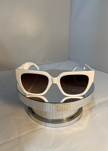 Beyaz Tokalı Kadın Güneş Gözlüğü - Görsel 4