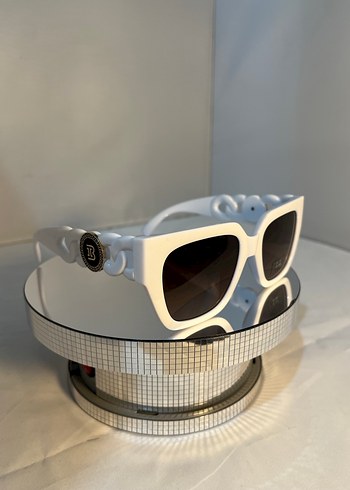 Beyaz Tokalı Kadın Güneş Gözlüğü - Görsel 3