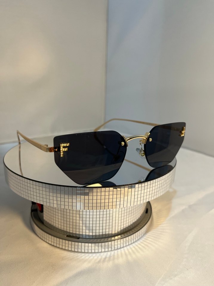 Şeffaf Altın Detaylı Kadın Güneş Gözlüğü - Görsel 2