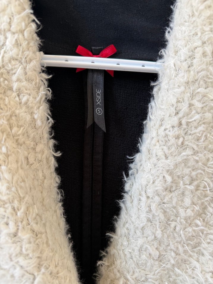 Kürklü Yaka Detaylı Siyah Kadın Ceket - Görsel 2