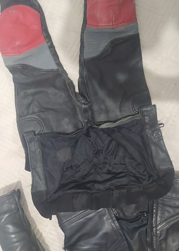 Siyah Deri Motosiklet Takımı Kırmızı Diz Koruyuculu - Görsel 2