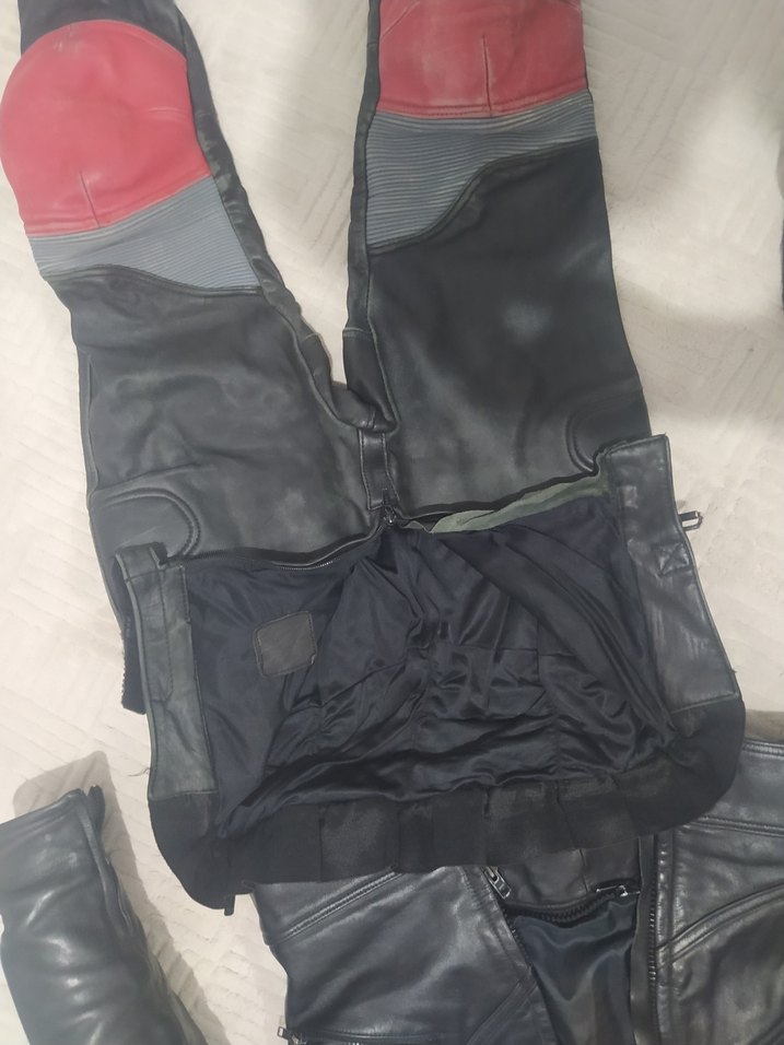 Siyah Deri Motosiklet Takımı Kırmızı Diz Koruyuculu - Görsel 2