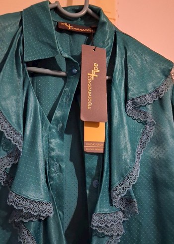 Uzun Kollu Turkuaz Fırfırlı Gömlek - Görsel 3