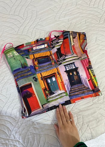 Renkli Kapı Baskılı Tişört - Görsel 3