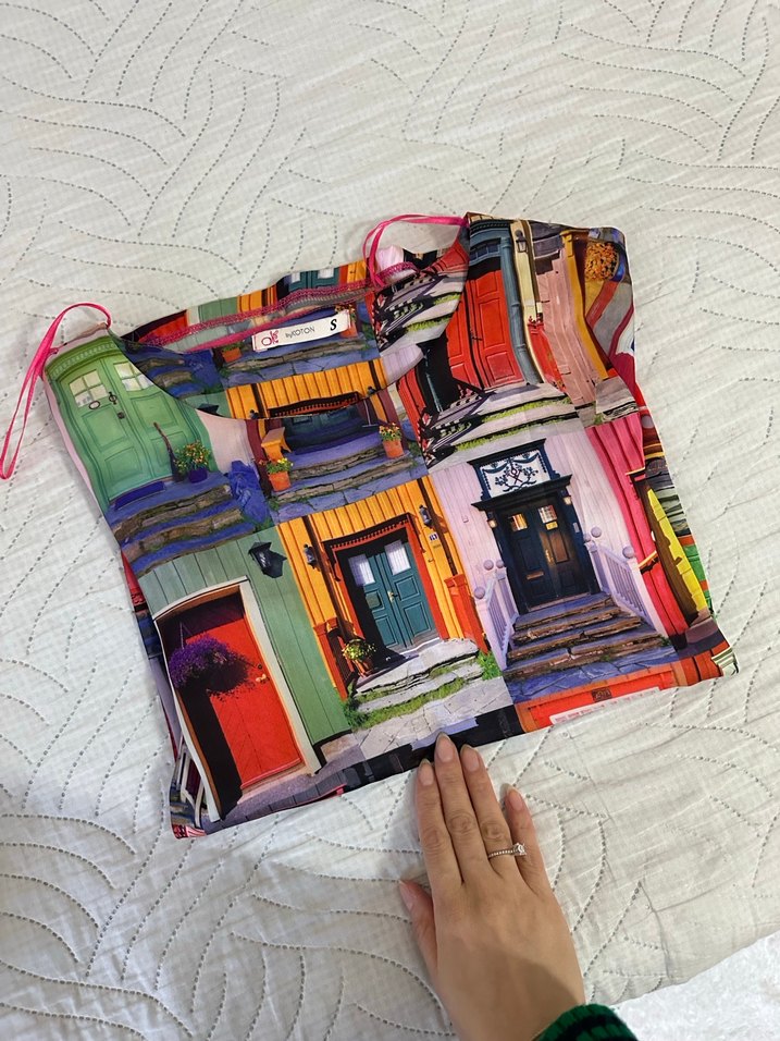 Renkli Kapı Baskılı Tişört - Görsel 3