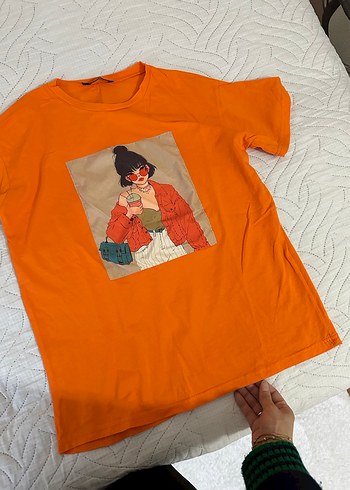 Turuncu Baskılı Kadın Tişört - Görsel 2