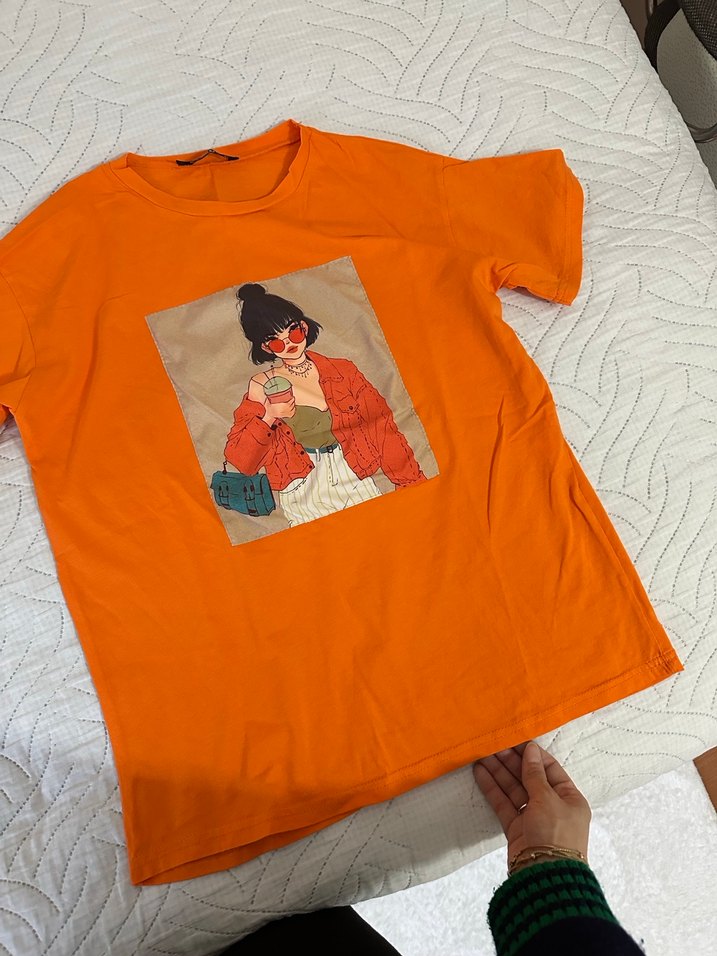 Turuncu Baskılı Kadın Tişört - Görsel 2