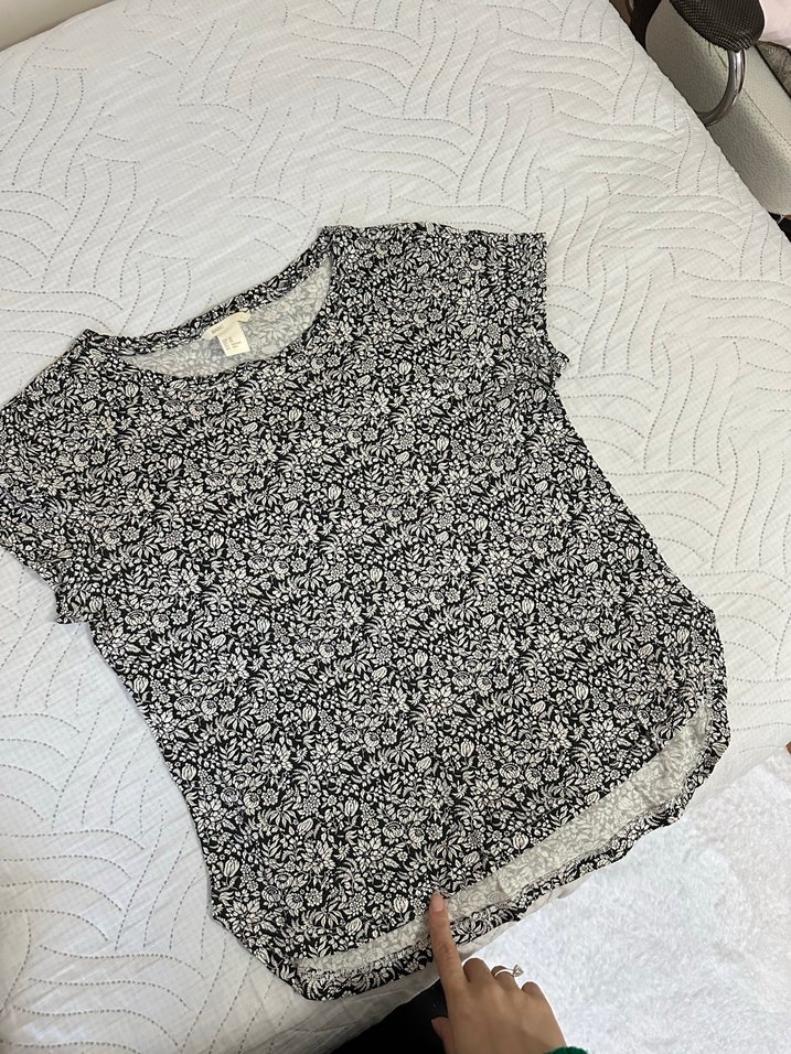 Çiçek Desenli Tişört - Görsel 3