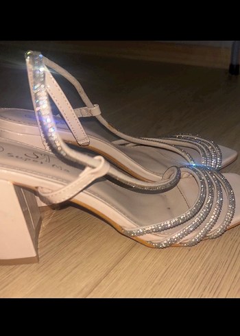 Bej Parlak Payetli Topuklu Kadın Ayakkabı - Görsel 2