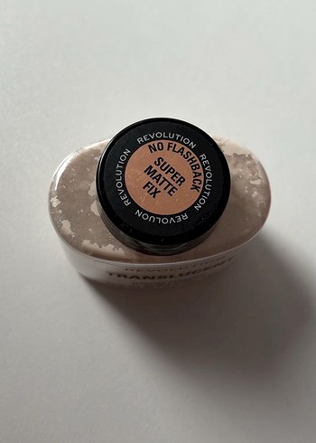 Revolution Şeffaf Pudra - Görsel 2