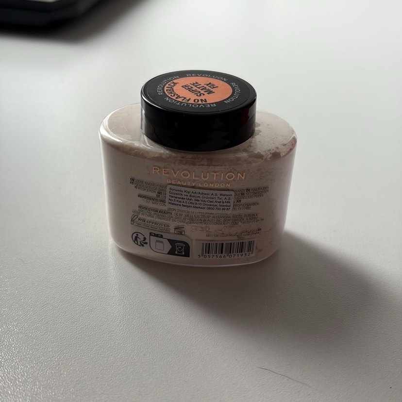 Revolution Şeffaf Pudra - Görsel 3