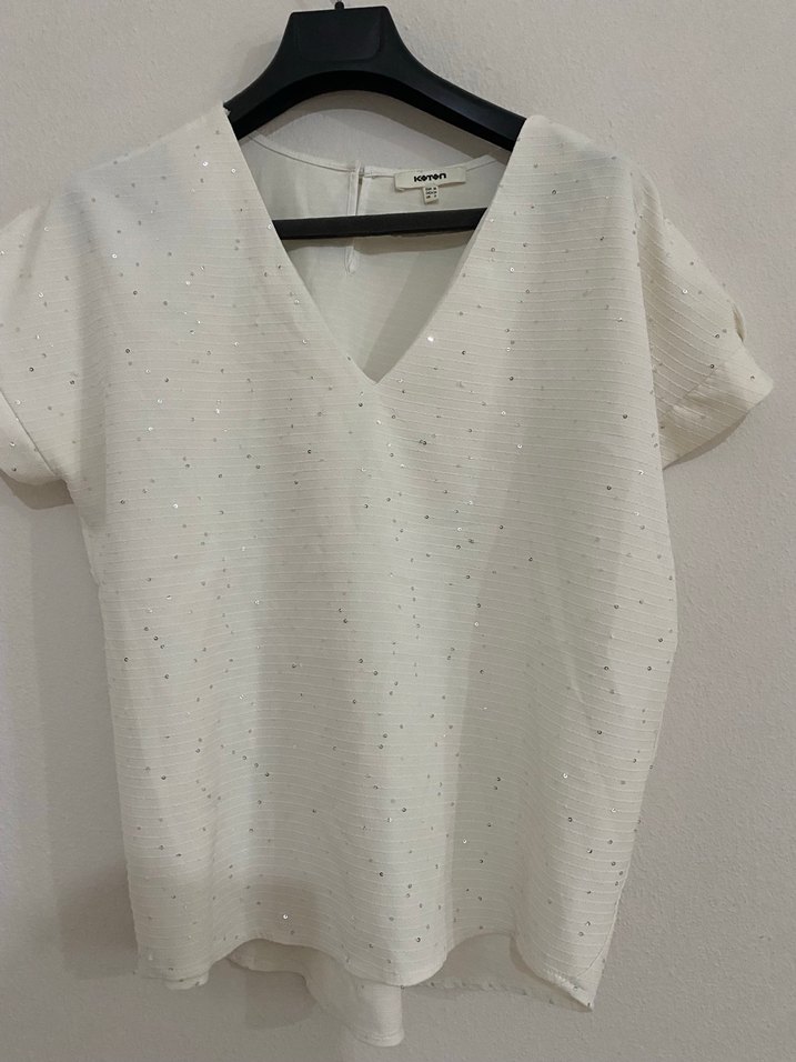 Düğmeli Beyaz V Yakalı Kadın Bluz - Görsel 3