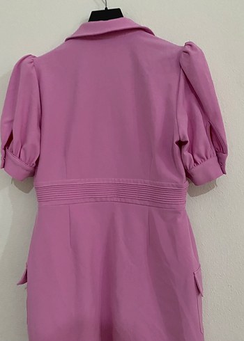 Düğmeli V Yakalı Pembe Kısa Tulum - Görsel 2