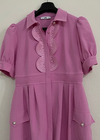 Düğmeli V Yakalı Pembe Kısa Tulum - Görsel 6