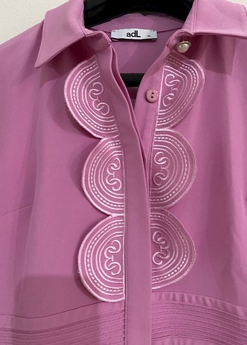 Düğmeli V Yakalı Pembe Kısa Tulum - Görsel 5