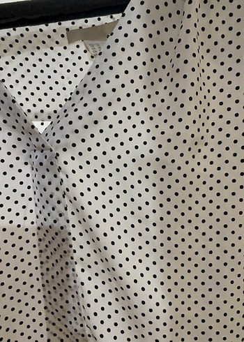 Gri Puantiyeli V Yaka Kadın Bluz - Görsel 3