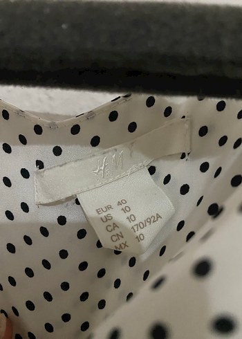 Gri Puantiyeli V Yaka Kadın Bluz - Görsel 2