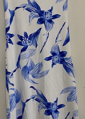 Mavi Çiçek Desenli Uzun Askısız Elbise - Görsel 3