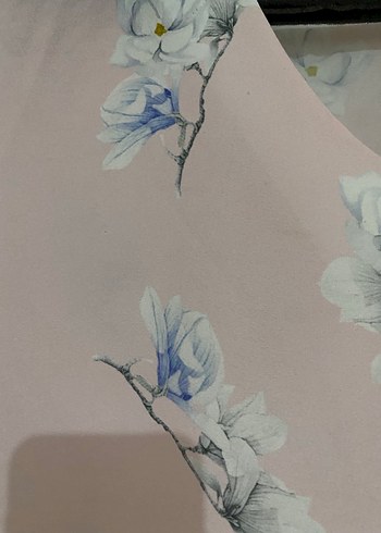 Pembe V Yaka Kısa Kollu Desenli Bluz - Görsel 3