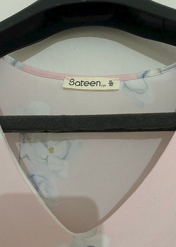 Pembe V Yaka Kısa Kollu Desenli Bluz - Görsel 2