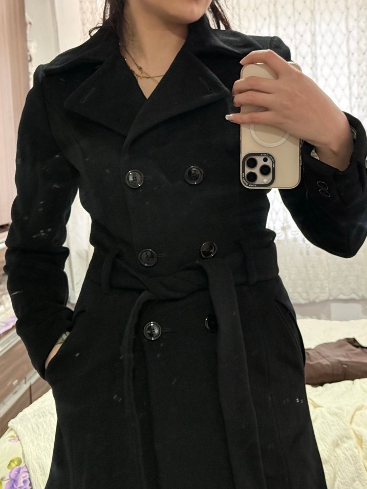 Çift düğmeli siyah kaban - Görsel 4