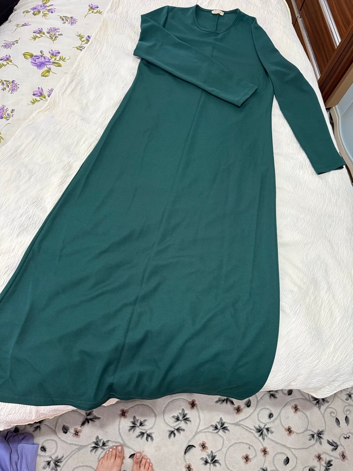 Yeşil V Yakalı Uzun Kollu Uzun Elbise - Görsel 3