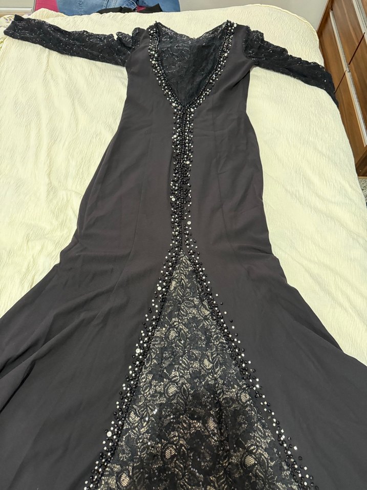 Siyah Dantel Detaylı V Yakalı Midi Abiye Elbise - Görsel 2