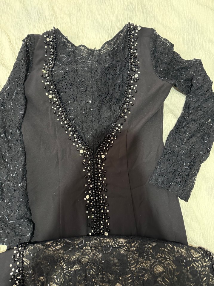 Siyah Dantel Detaylı V Yakalı Midi Abiye Elbise - Görsel 3