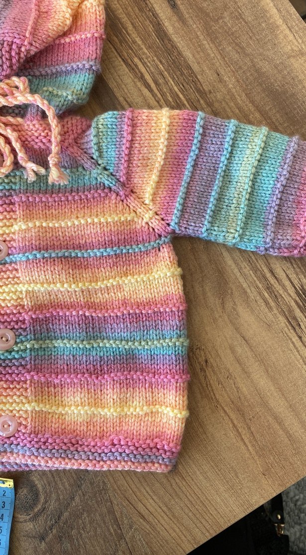 Kız Çocuk Kapüşonlu Renkli Örgü Hırka - Görsel 2