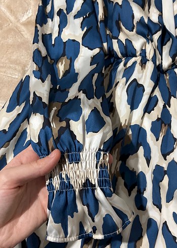 Leopar desenli saten elbise - Görsel 3