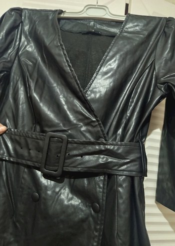 Kadın Siyah Deri Kemerli Uzun Ceket - Görsel 3