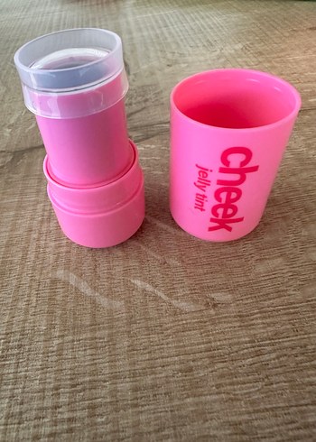 Pastel Pembe Dudak Parlatıcısı - Görsel 3