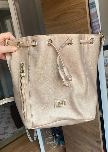 Pierre Cardin. Bej parlak Deri Fermuarlı Kadın Çanta - Görsel 5