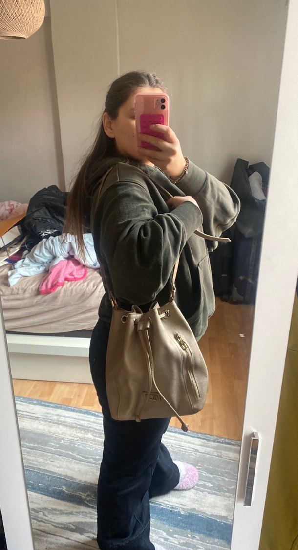 Pierre Cardin. Bej parlak Deri Fermuarlı Kadın Çanta - Görsel 2