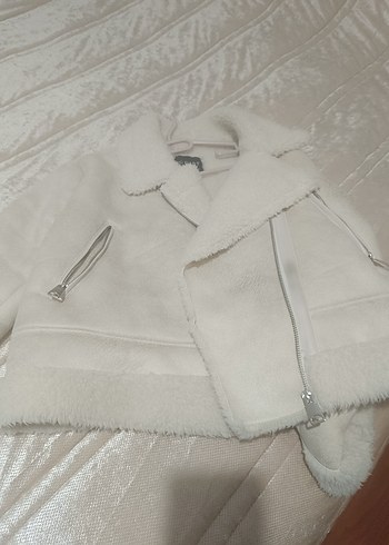Beyaz Kürklü Kadın Kısa Kış Ceketi - Görsel 3