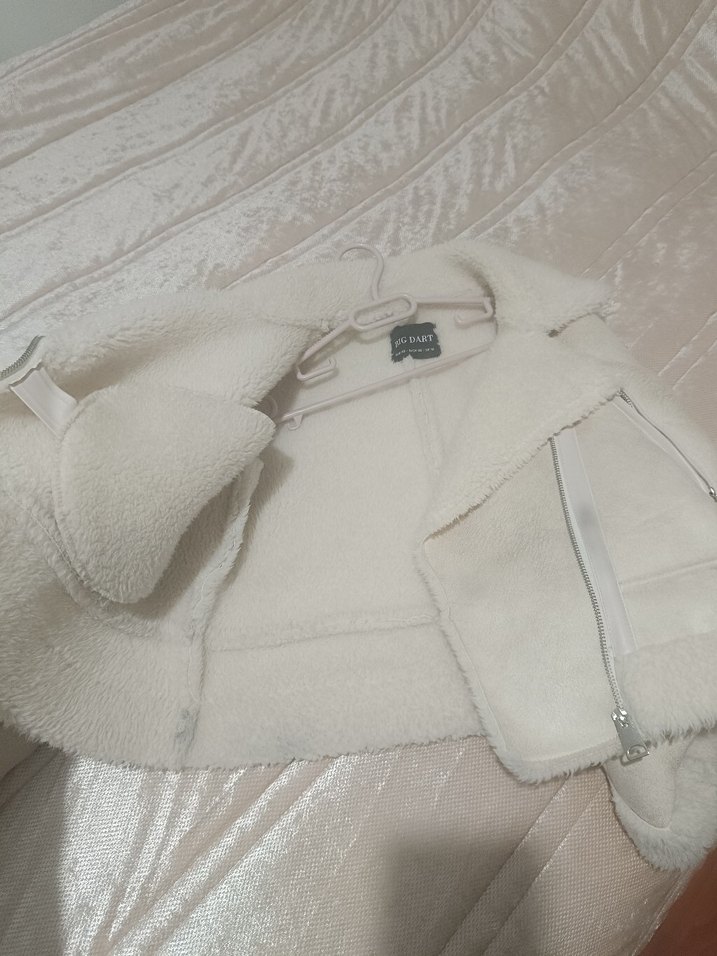 Beyaz Kürklü Kadın Kısa Kış Ceketi - Görsel 2